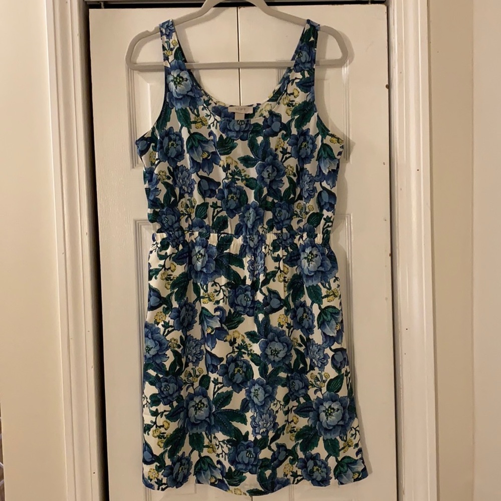 LOFT scoop neck floral sleeveless dress